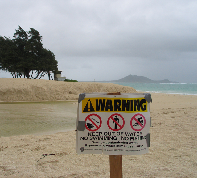 Contamination warning sign on Kailua Beach