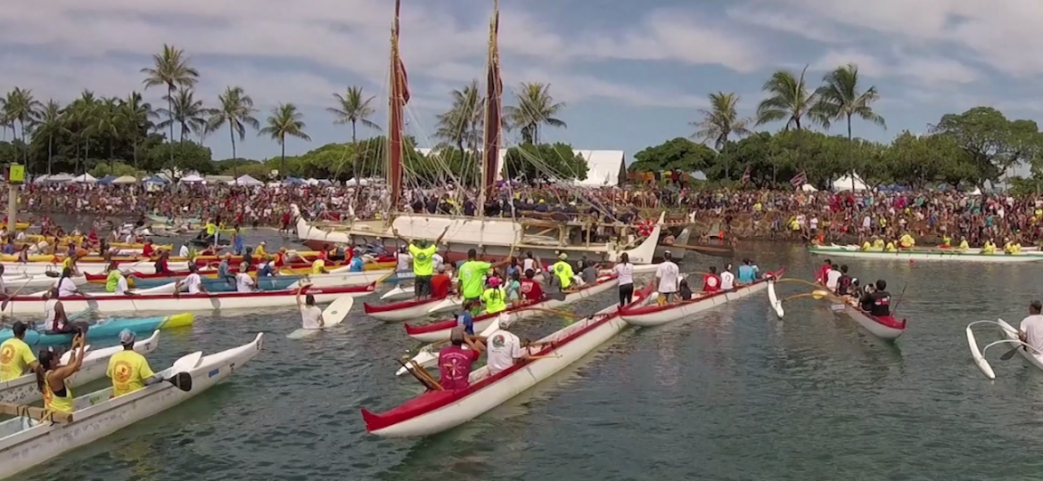 Hokule'a arrives to shore to a large amount of cheering supporters